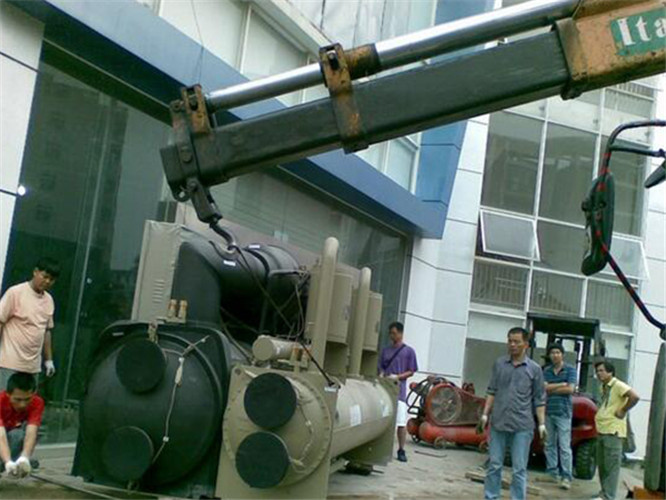 萨尔图区随车吊和汽车吊的核心区别是什么？哪种更省钱？