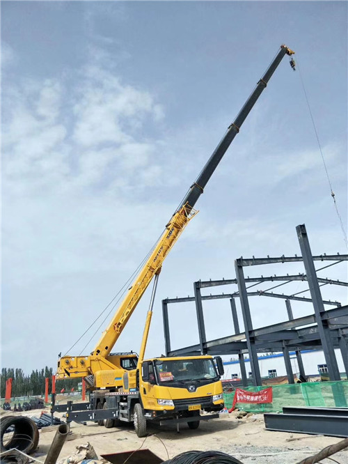 萨尔图区超高层建筑钢结构吊装案例